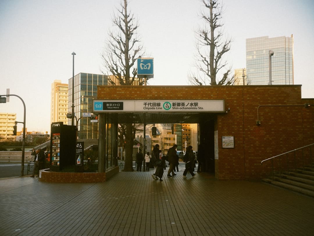 深市公司半年报全景扫描：营收超10万亿元 战新产业公司增势强劲